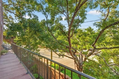 Ideally situated on the corner of Montgomery and Alice Streets - photo 50