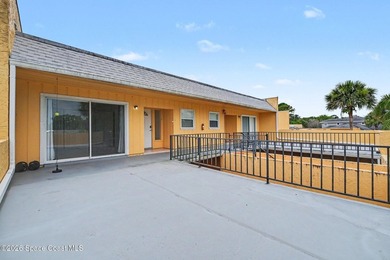 Enjoy an unbeatable location with easy access to spectacular - photo 4