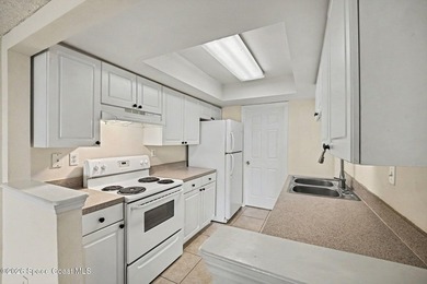 Enjoy an unbeatable location with easy access to spectacular - photo 5