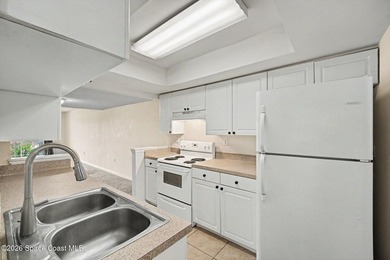 Enjoy an unbeatable location with easy access to spectacular - photo 6