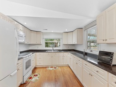 Welcome to this charming 2-bedroom, 1.5-bathroom manufactured - photo 3