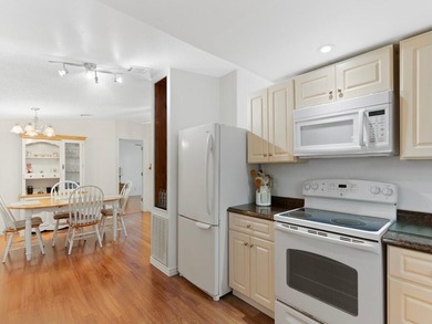 Welcome to this charming 2-bedroom, 1.5-bathroom manufactured - photo 5