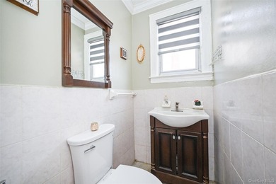 Renovated and Sunny Detached Colonial on a Great Block in the - photo 11