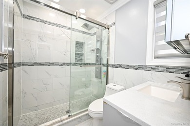 Renovated and Sunny Detached Colonial on a Great Block in the - photo 15