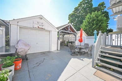 Renovated and Sunny Detached Colonial on a Great Block in the - photo 19