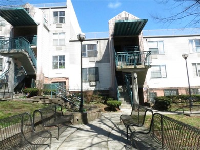 Welcome to the lovely maintained gated Melrose Court Condominium - photo 1
