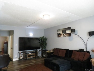 Welcome to the lovely maintained gated Melrose Court Condominium - photo 7