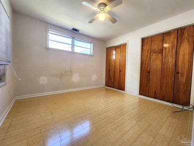 Welcome to this 3 bedroom, 1 bath brick home situated on a - photo 8
