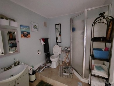 Offered fully furnished, this beautifully appointed 3-bedroom, 3 - photo 3
