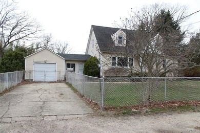 Investor's Special - SOLD *As-Is*. Opportunity Knocks 4 Bedrooms - photo 3