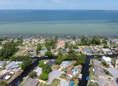 Rare bayfront lot in Gulf Breeze, Florida with a full 101 feet - photo 3