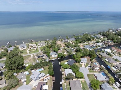 Rare bayfront lot in Gulf Breeze, Florida with a full 101 feet - photo 4