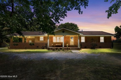 Country living at its best! This well-maintained brick ranch - photo 1