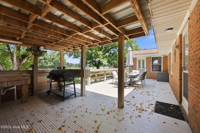 Country living at its best! This well-maintained brick ranch - photo 8