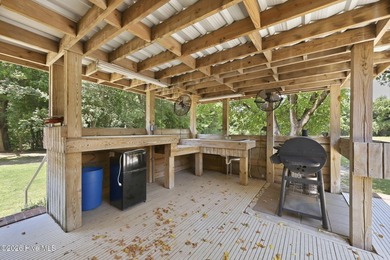 Country living at its best! This well-maintained brick ranch - photo 9
