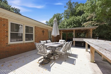Country living at its best! This well-maintained brick ranch - photo 10