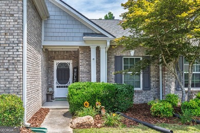 Welcome home to this beautifully maintained 4-bedroom, 2-bath - photo 4