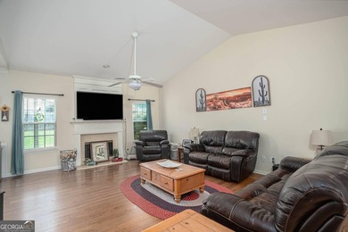 Welcome home to this beautifully maintained 4-bedroom, 2-bath - photo 7