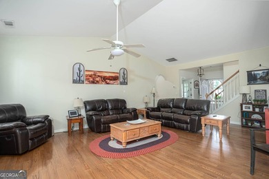 Welcome home to this beautifully maintained 4-bedroom, 2-bath - photo 8