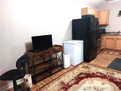 Move in ready! Well maintained 1 bedroom, 1 full bath Tiny Home - photo 5