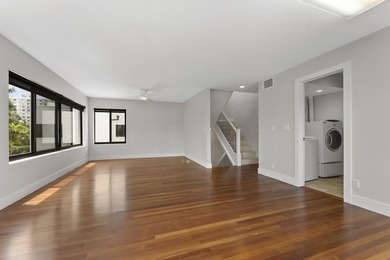 Discover this distinctive waterfront quadruplex in the Bel Lido - photo 44