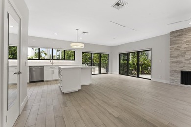 Discover this distinctive waterfront quadruplex in the Bel Lido - photo 45