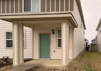 Discover this stylish and beautifully maintained 3-bedroom, 2 - photo 2