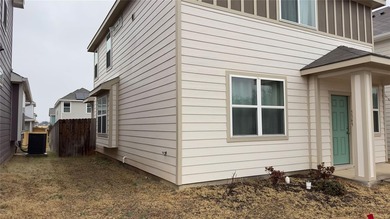 Discover this stylish and beautifully maintained 3-bedroom, 2 - photo 3