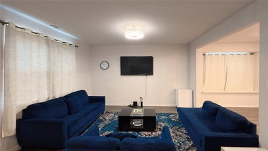 Discover this stylish and beautifully maintained 3-bedroom, 2 - photo 6