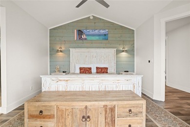 Gorgeous home provides the perfect coastal retreat as an - photo 11