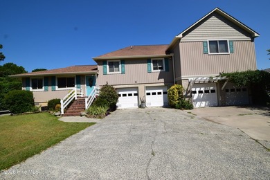 One property with numerous features. This property has two docks - photo 1