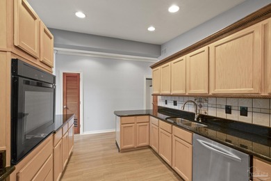 Unique 5 bedroom house in Gulf Breeze Proper. Spacious with open - photo 21