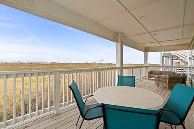 Gorgeous home provides the perfect coastal retreat as an - photo 23