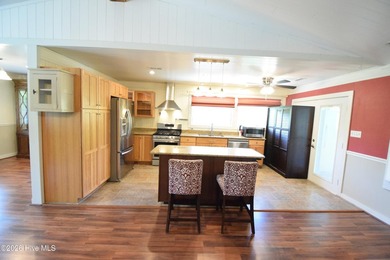 One property with numerous features. This property has two docks - photo 3