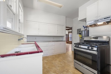 This beautifully preserved 1910 duplex blends timeless character - photo 24