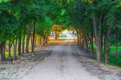 Welcome to Clear Lake Ranch in McLennan County. Located about 18 - photo 7