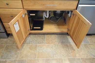 One property with numerous features. This property has two docks - photo 8