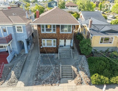 This beautifully preserved 1910 duplex blends timeless character - photo 29