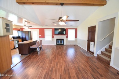 One property with numerous features. This property has two docks - photo 9