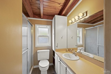 Unique 5 bedroom house in Gulf Breeze Proper. Spacious with open - photo 30