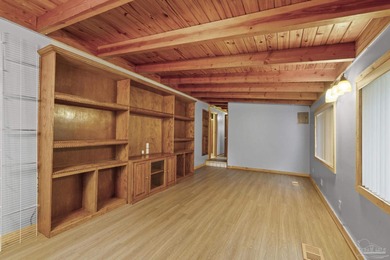 Unique 5 bedroom house in Gulf Breeze Proper. Spacious with open - photo 32