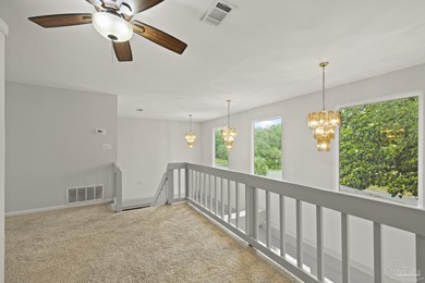 Unique 5 bedroom house in Gulf Breeze Proper. Spacious with open - photo 33