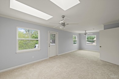 Unique 5 bedroom house in Gulf Breeze Proper. Spacious with open - photo 38