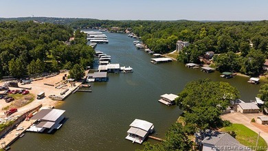 Hidden Gem Lakefront Home at the 3 MM! Nestled in a deep cove - photo 39