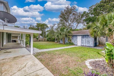 Unique 5 bedroom house in Gulf Breeze Proper. Spacious with open - photo 42