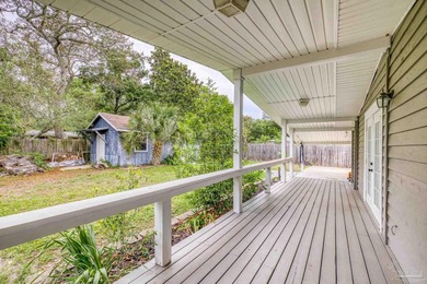 Unique 5 bedroom house in Gulf Breeze Proper. Spacious with open - photo 47