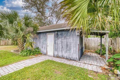 Unique 5 bedroom house in Gulf Breeze Proper. Spacious with open - photo 48