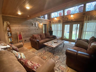 Unique Lakehouse & Creek-Front Retreat - photo 7