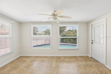 Under contract-accepting backup offers. Welcome to this - photo 11