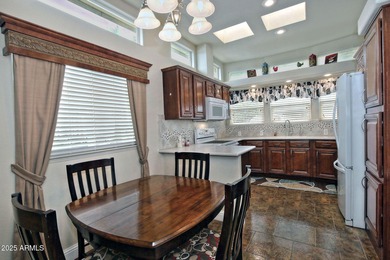 Beautiful 2015 Schult 800 SF Home in Highly Desirable Greenfield